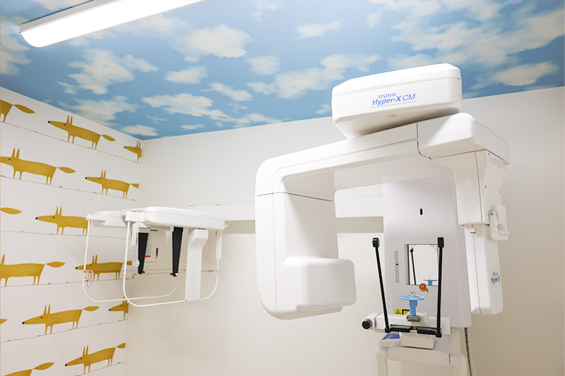 折り紙で大作を折る女性利用者